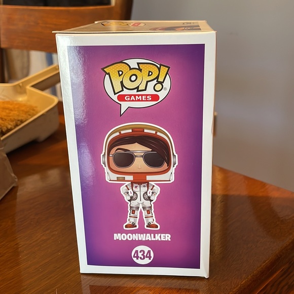 Funko Pop Games Fortnite Moonwalker 434 - Picture 4 of 7